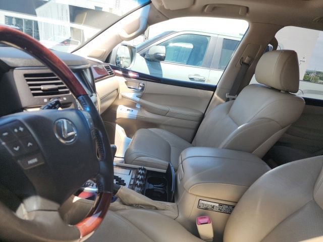 Used 2011 Lexus LX 570 4WD w/ Luxury Pkg image 10
