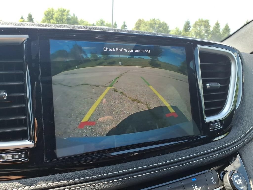 Used 2025 Chrysler Pacifica Limited FWD image 19