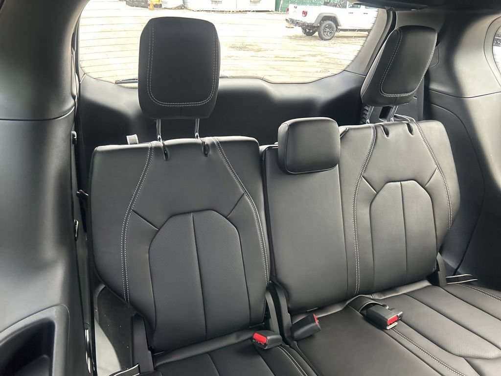 New 2026 Chrysler Pacifica Select FWD image 29