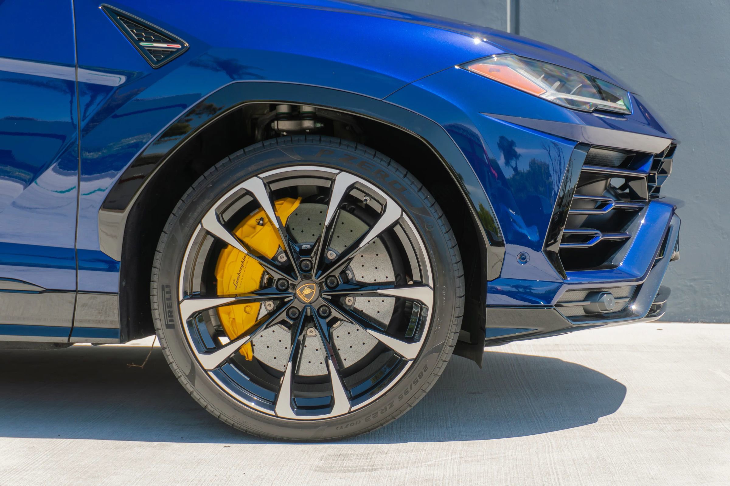 Used 2021 Lamborghini Urus AWD/4WD image 36