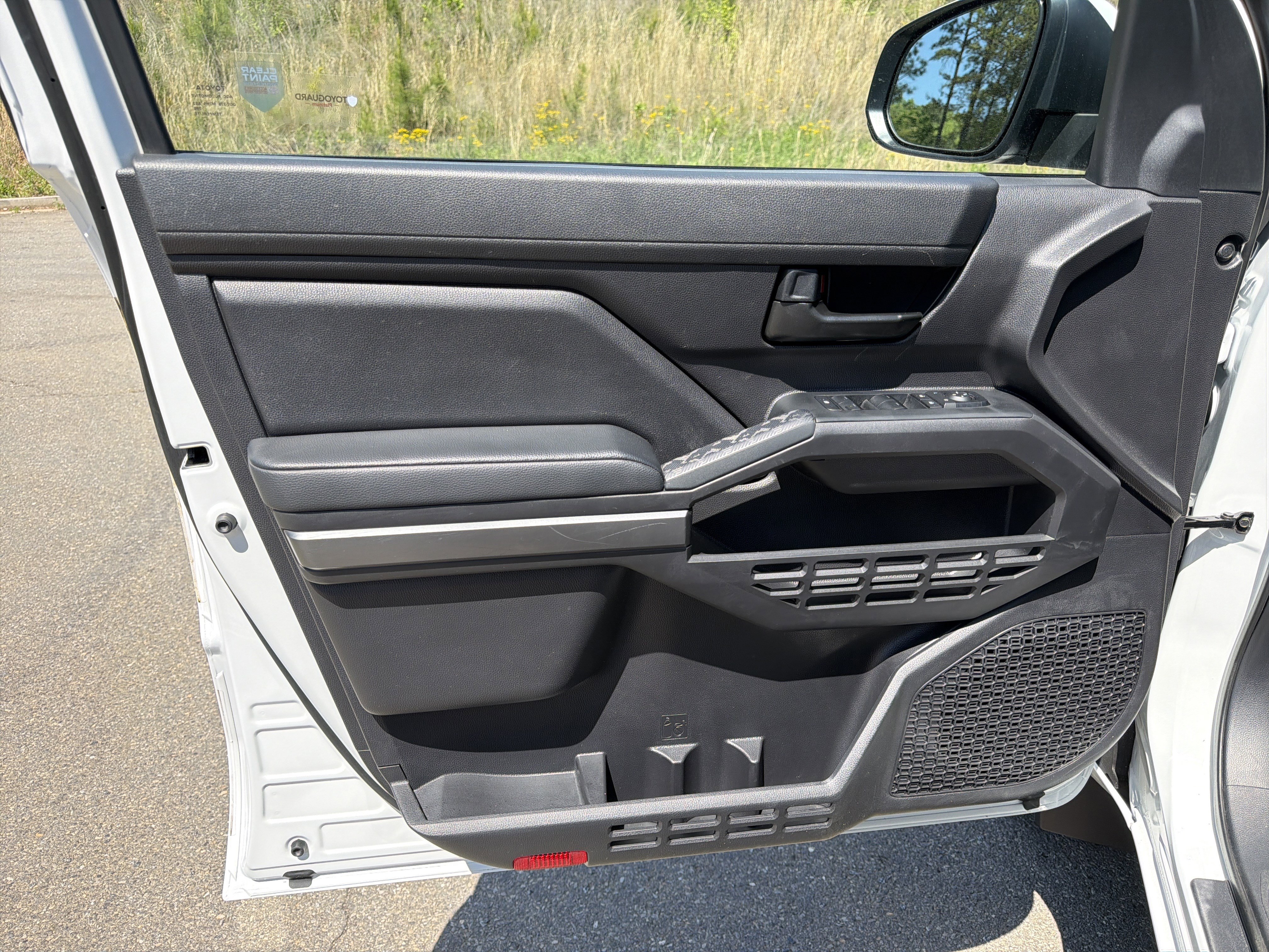 Used 2025 Toyota Tacoma SR5 AWD/4WD image 10