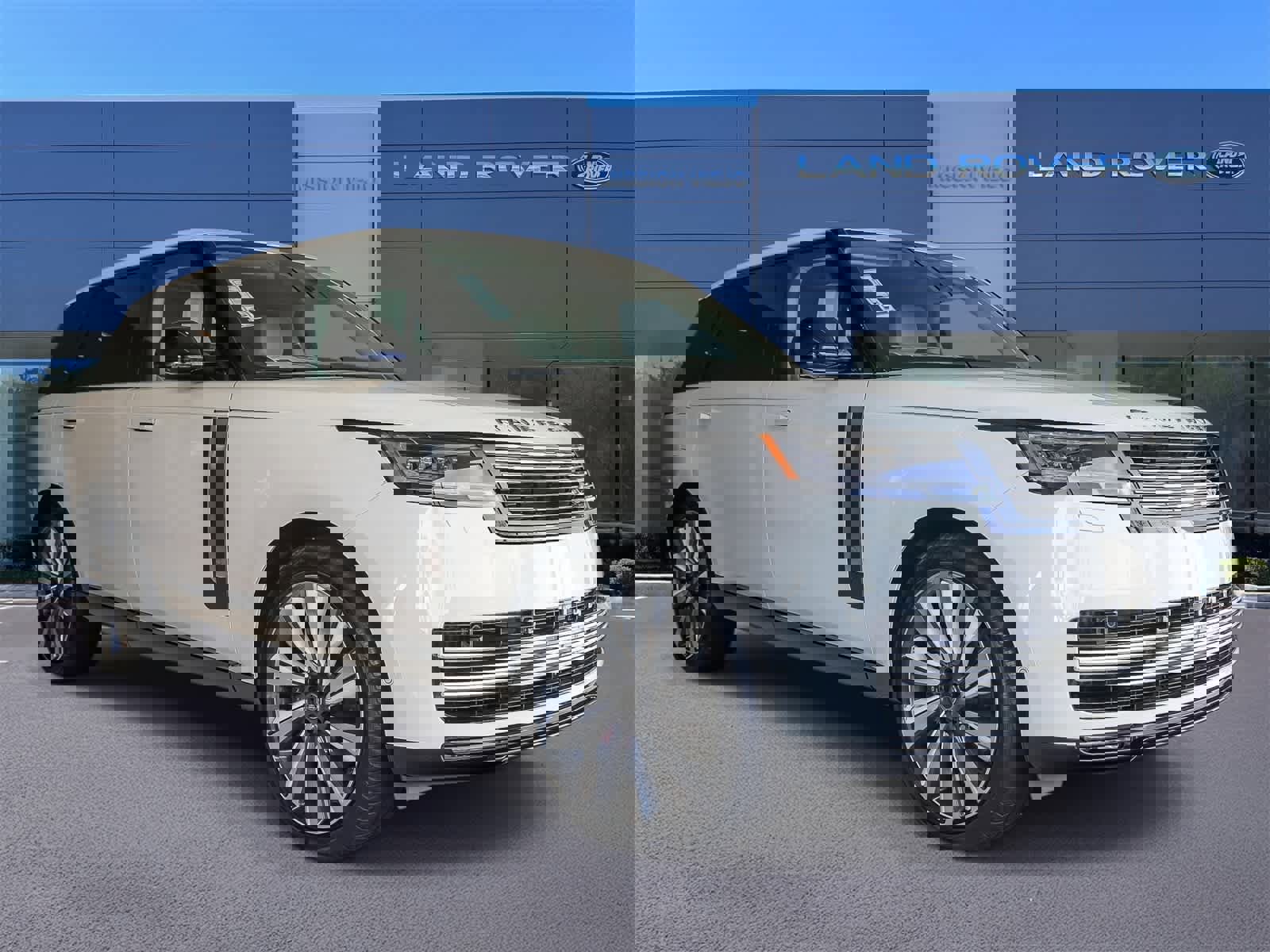 New 2024 Land Rover Range Rover SV image 4