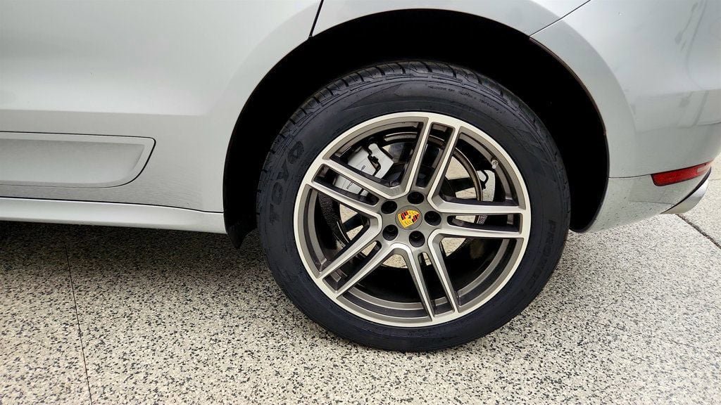Used 2020 Porsche Macan Turbo AWD/4WD image 9