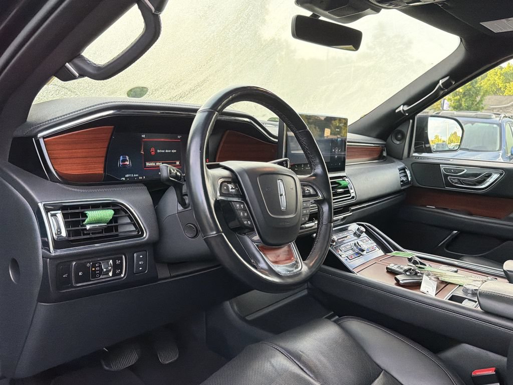 Used 2024 Lincoln Navigator Reserve AWD/4WD image 9