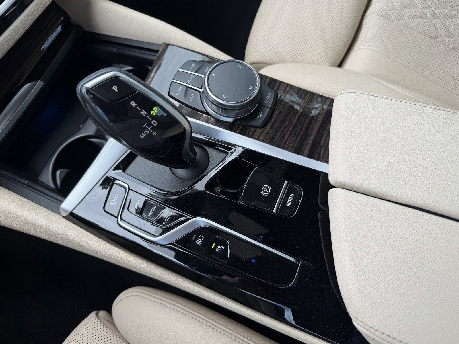 Certified 2023 BMW 530e w/ Premium Package RWD image 34
