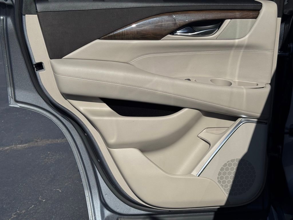 Used 2019 Cadillac Escalade Luxury image 32