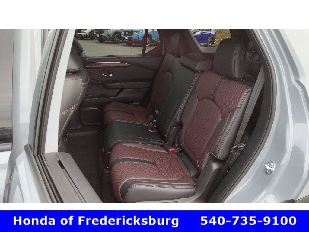 Certified 2025 Honda Pilot Black Edition image 34