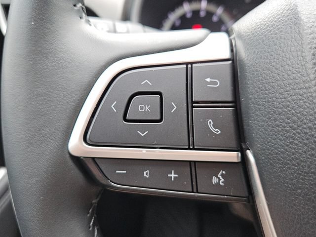 Used 2023 Toyota Highlander XLE FWD image 14