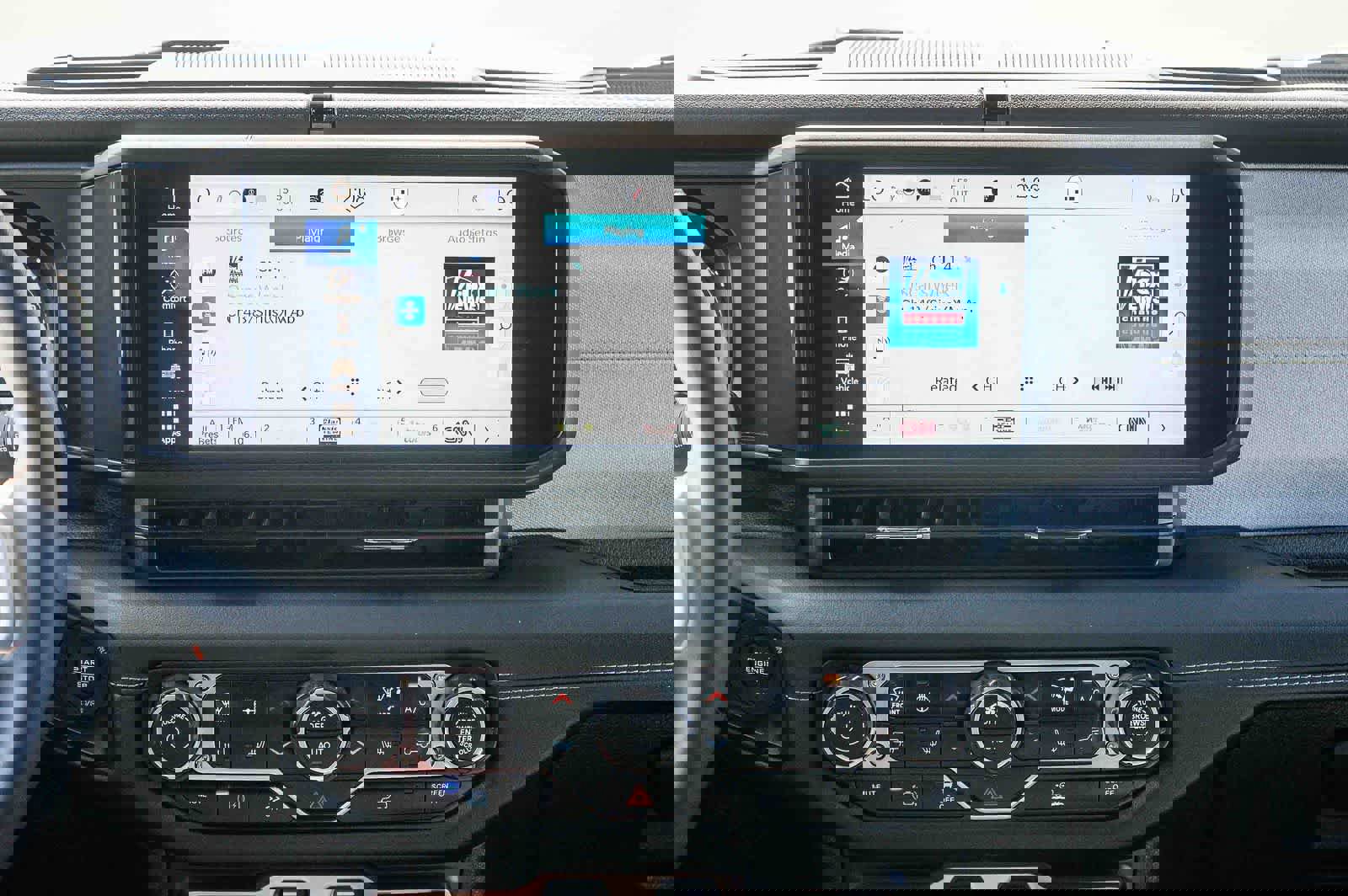 Used 2025 Jeep Wrangler Sahara image 13