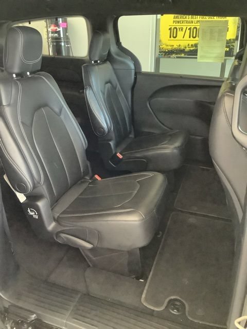 Certified 2021 Chrysler Pacifica Touring-L w/ S Appearance Package AWD/4WD image 17