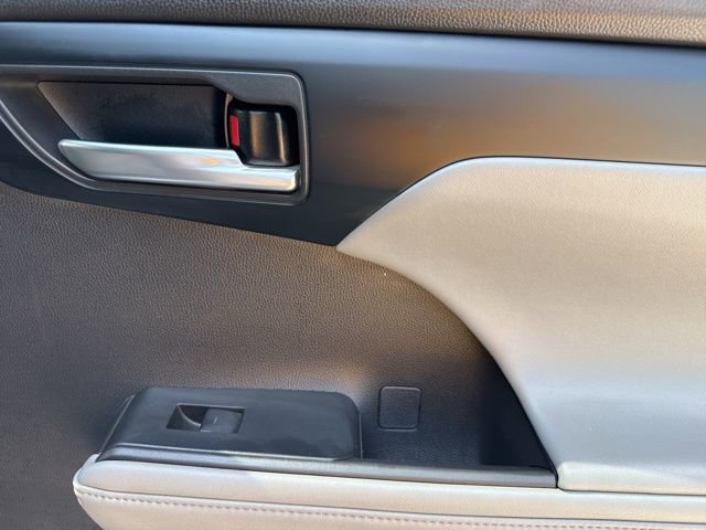 Used 2022 Toyota Highlander XLE image 12
