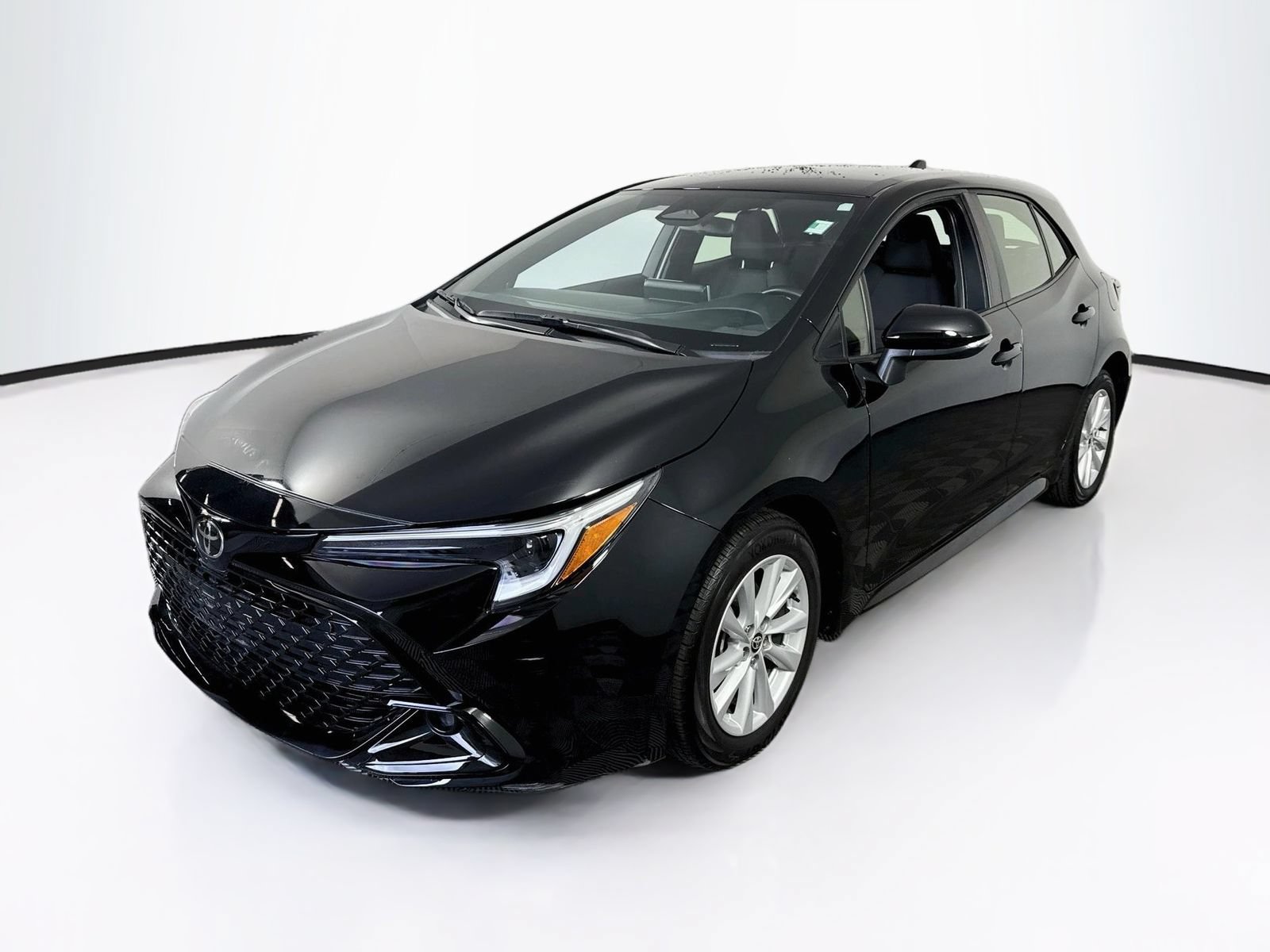 Certified 2024 Toyota Corolla SE FWD image 3