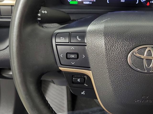 Used 2023 Toyota Crown Limited image 25