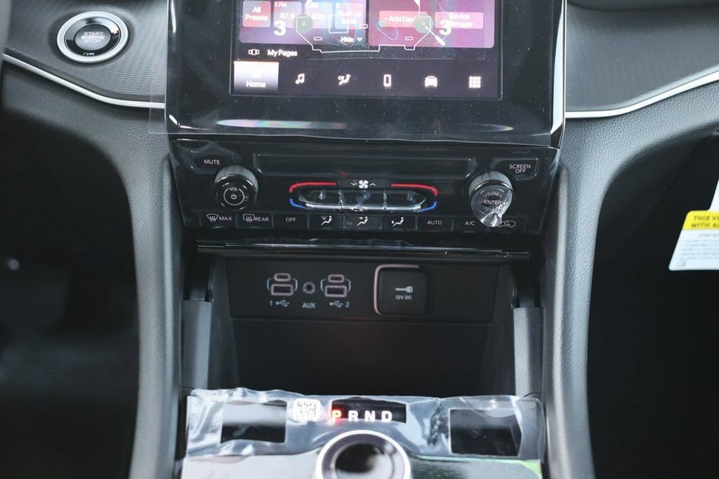 Used 2025 Jeep Grand Cherokee Laredo X w/ Trailer Tow Package AWD/4WD image 31