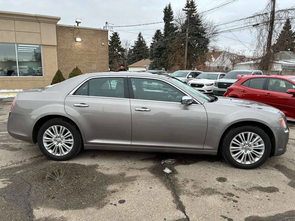 Used 2014 Chrysler 300 C image 5
