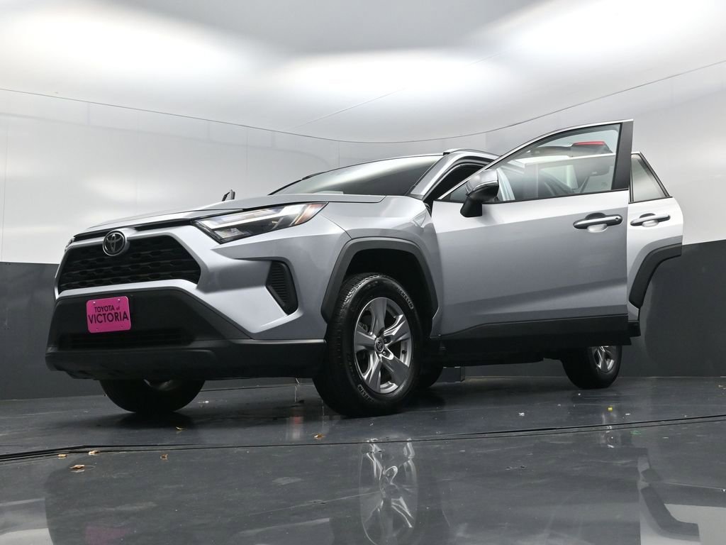 Used 2025 Toyota RAV4 XLE image 28