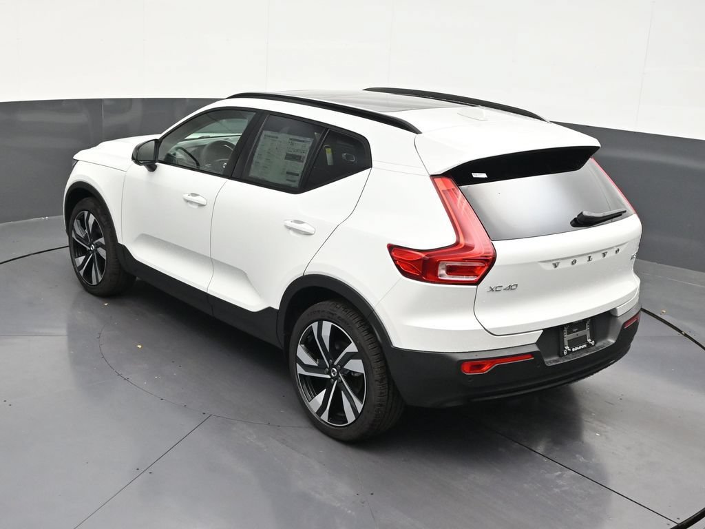 New 2026 Volvo XC40 B5 Plus w/ Climate Package AWD/4WD image 15