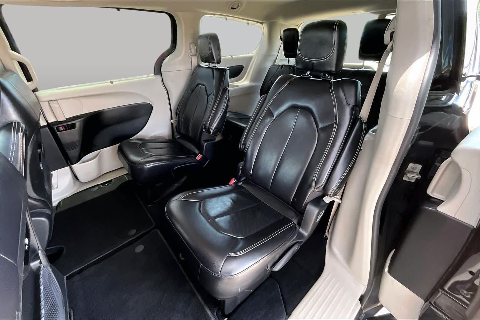 Used 2022 Chrysler Pacifica Touring-L FWD image 20