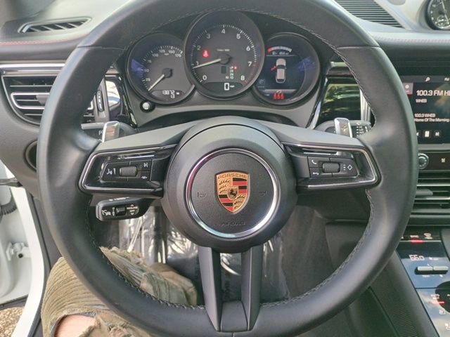 Used 2025 Porsche Macan AWD/4WD image 27