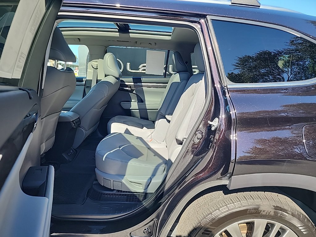 Used 2021 Toyota Highlander Platinum AWD/4WD image 14
