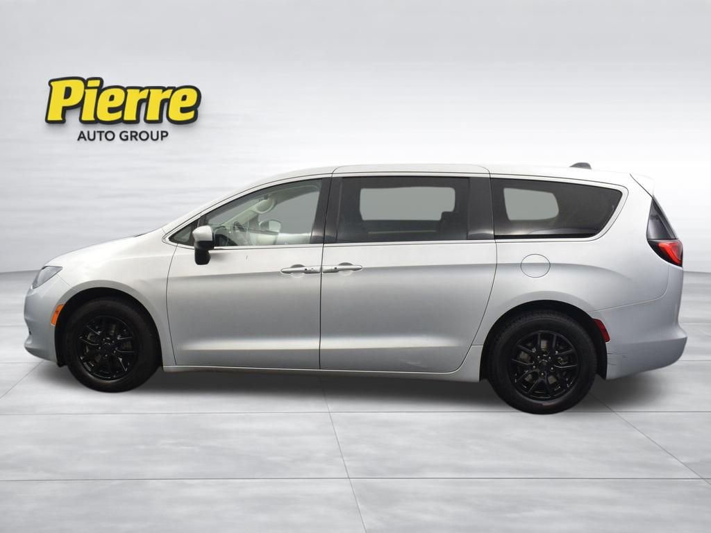 Used 2022 Chrysler Voyager LX FWD image 5