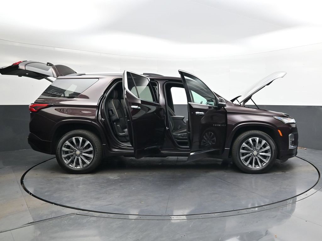Used 2023 Chevrolet Traverse Premier image 46