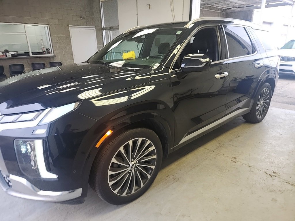 Used 2023 Hyundai Palisade Calligraphy image 1