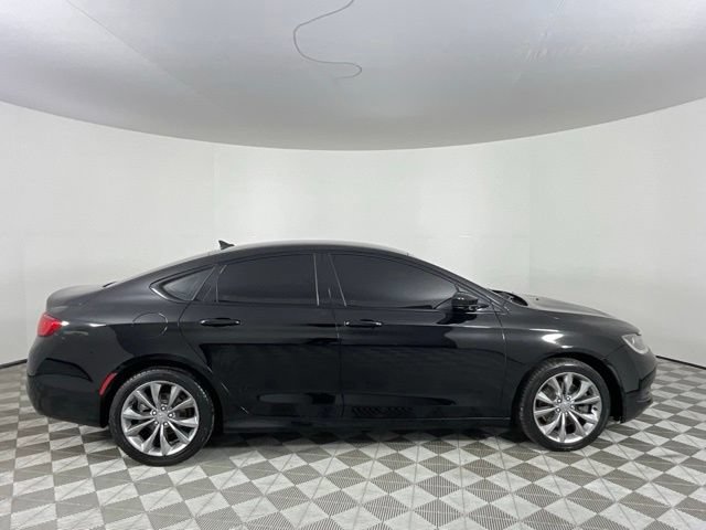 Used 2016 Chrysler 200 S w/ Navigation & Sound Group I FWD image 4