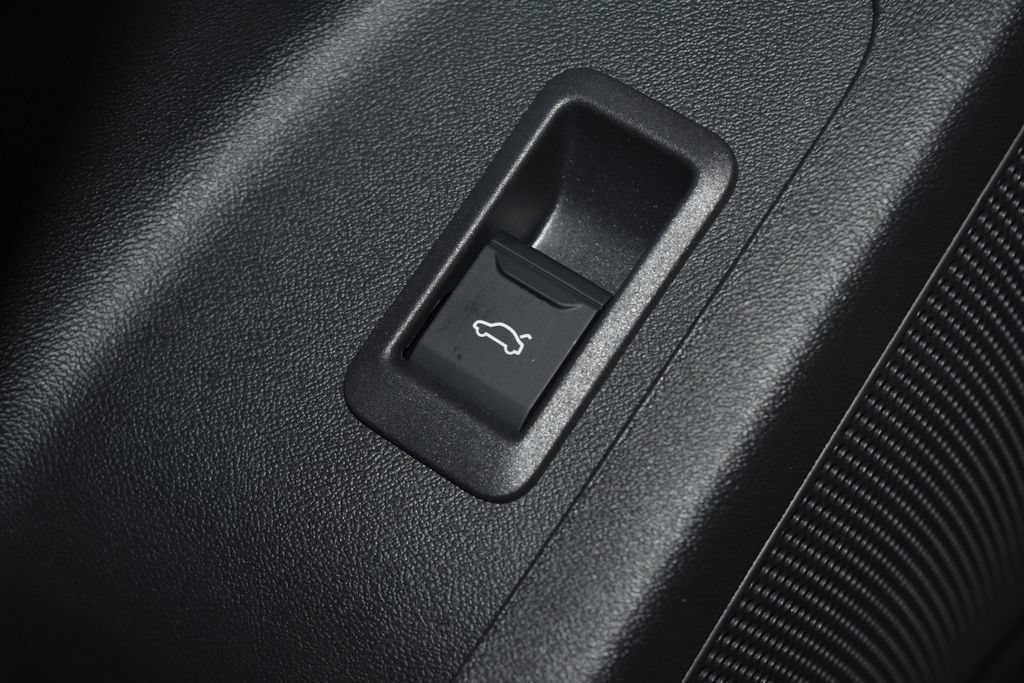 Used 2025 Audi Q6 e-tron Premium Plus AWD/4WD image 6