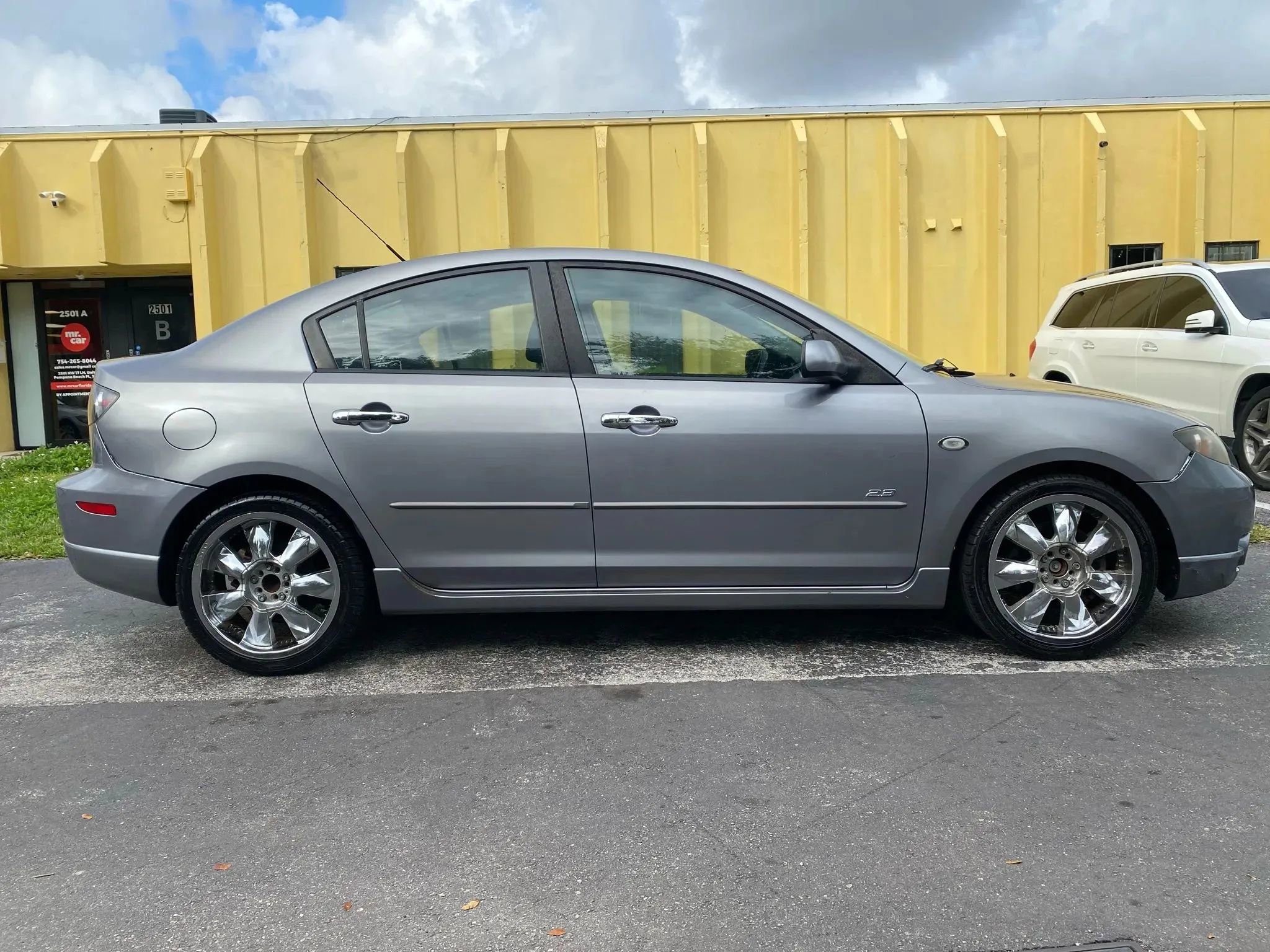 Used 2005 MAZDA MAZDA3 s w/ Moonroof & 6-CD Pkg image 6