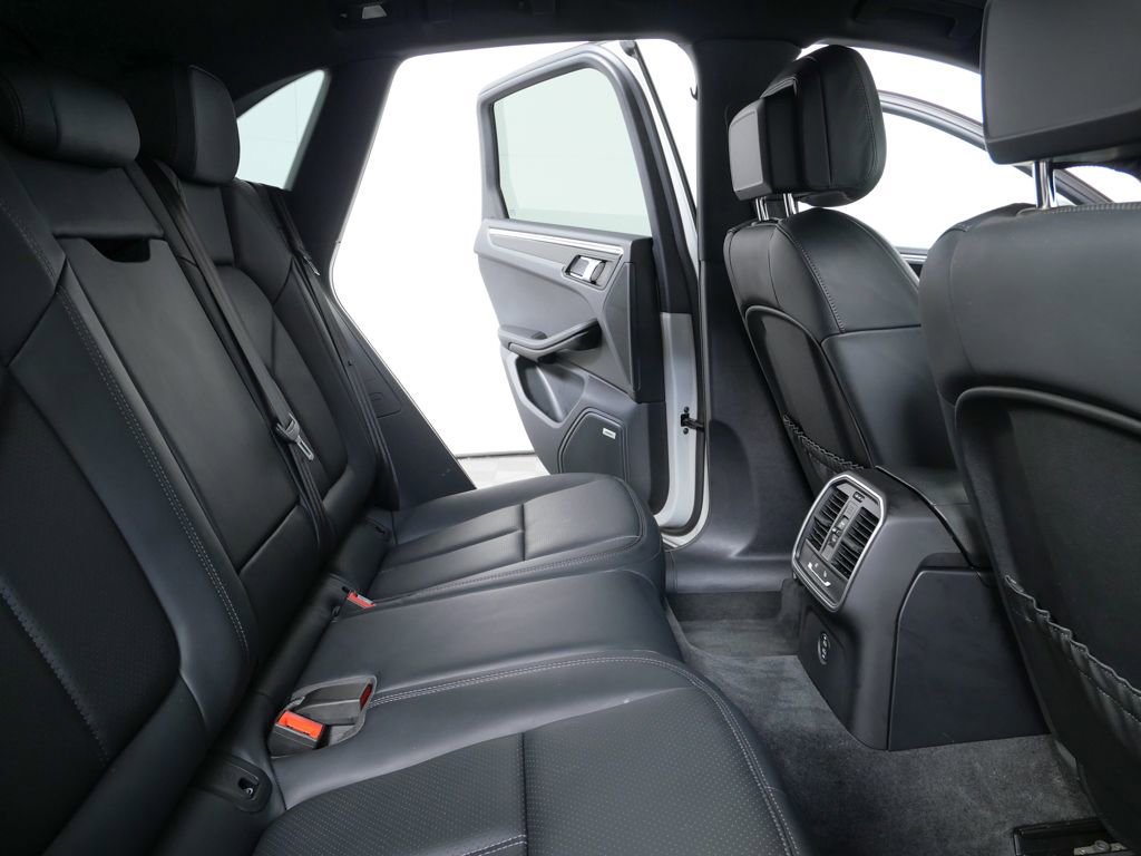 Certified 2024 Porsche Macan image 20