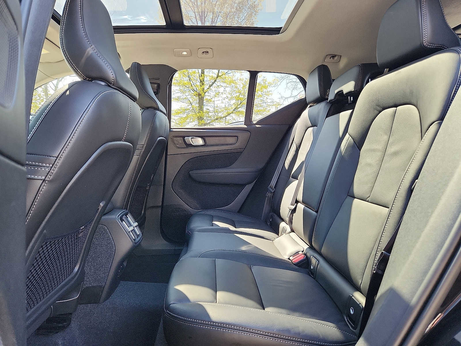 Certified 2023 Volvo XC40 B5 Plus w/ Protection Package Premier AWD/4WD image 10