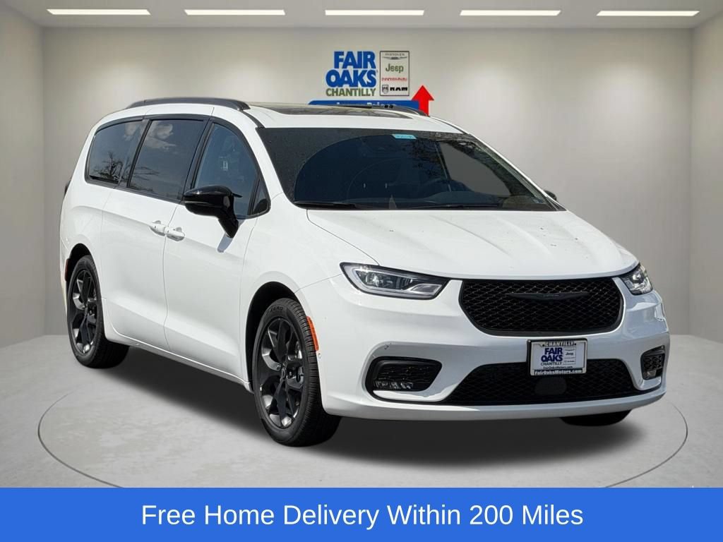 New 2026 Chrysler Pacifica Select