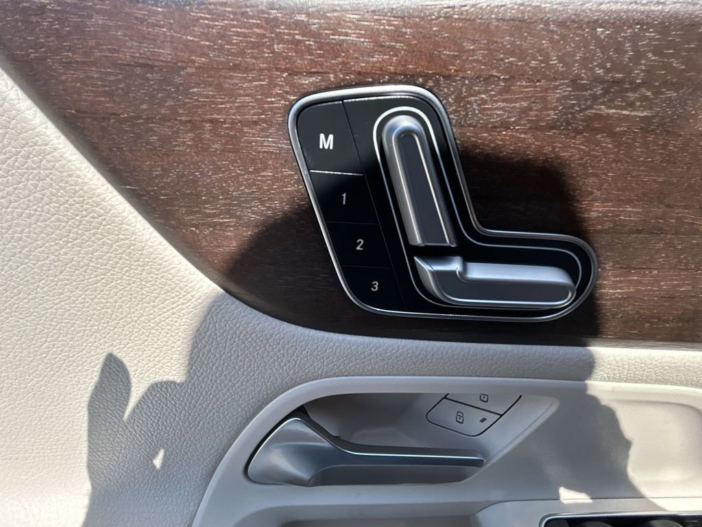 Used 2021 Mercedes-Benz GLB 250 w/ Premium Package image 12