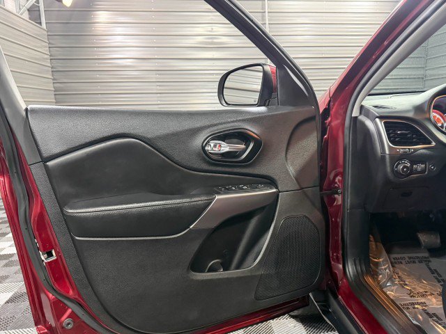 Used 2020 Jeep Cherokee Latitude Lux w/ Comfort/Convenience Group image 31