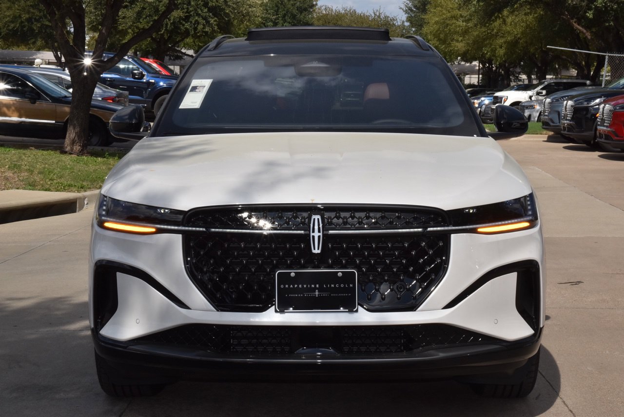 New 2026 Lincoln Nautilus Reserve AWD/4WD image 2