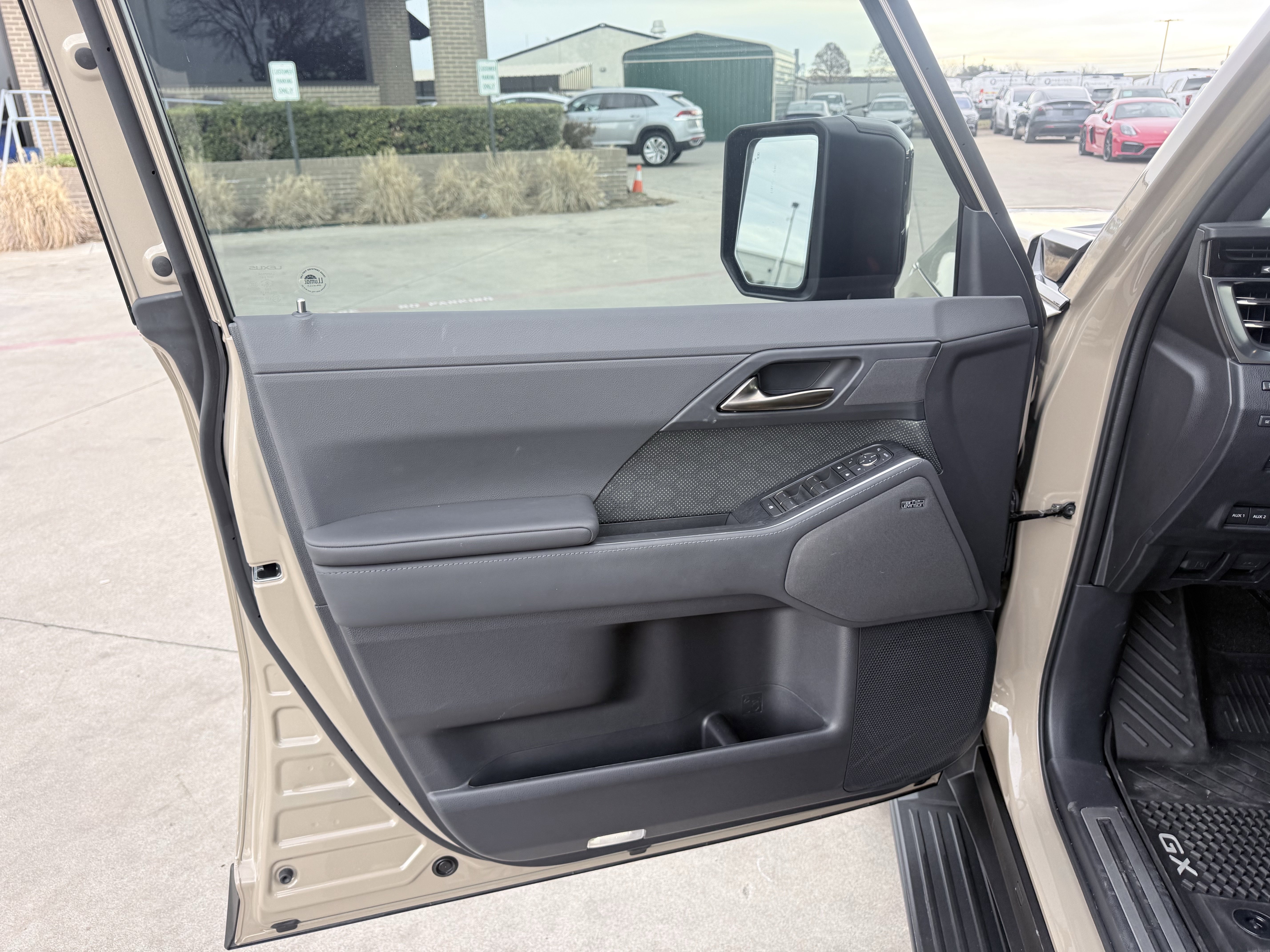 Used 2025 Lexus GX 550 image 31