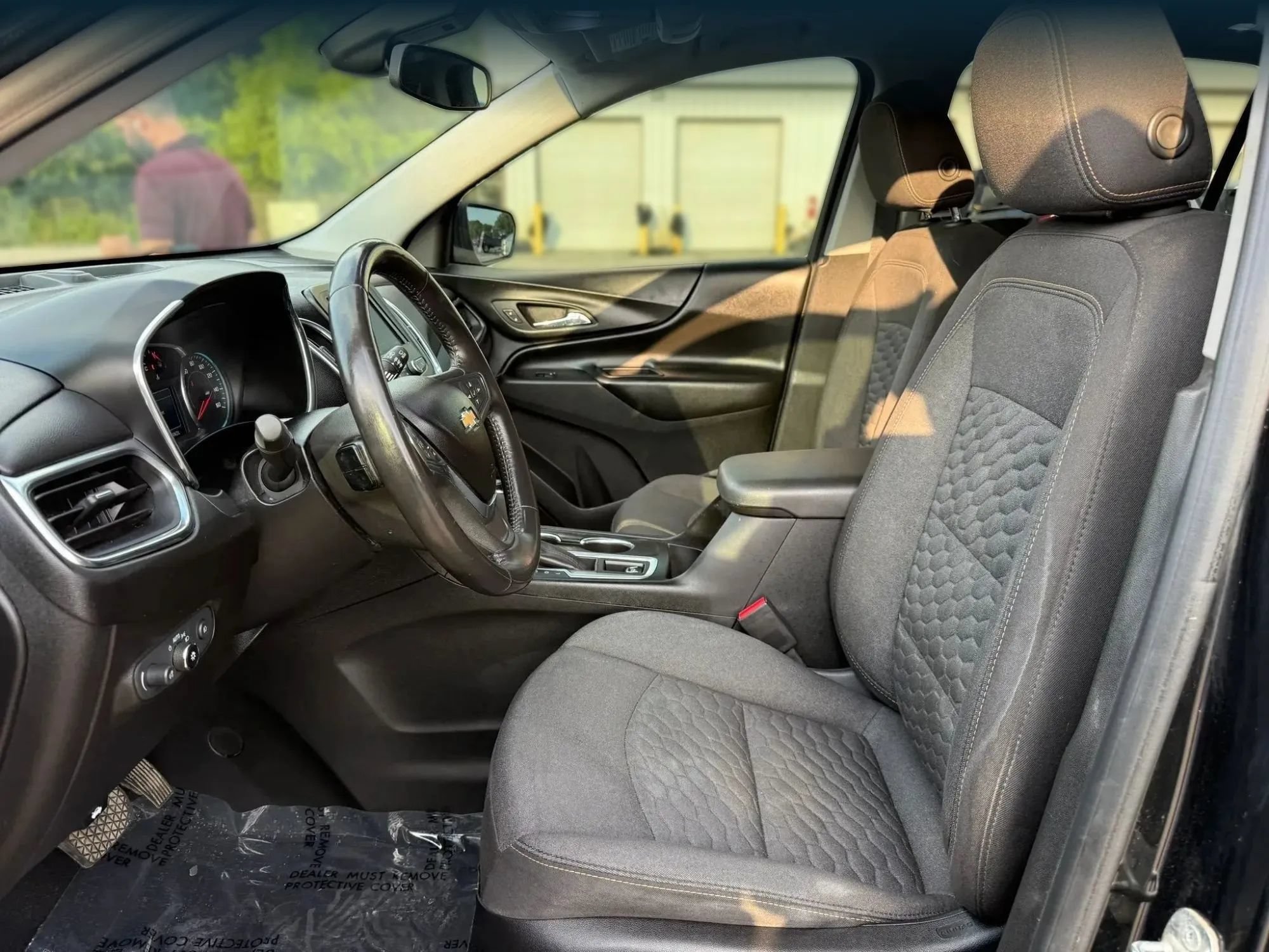 Used 2020 Chevrolet Equinox LT AWD/4WD image 2