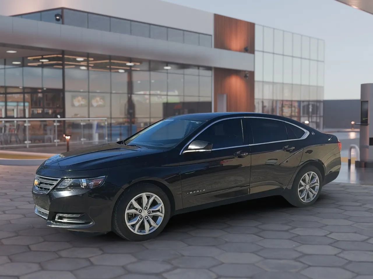 Used 2018 Chevrolet Impala LT image 1