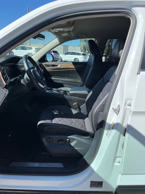 Used 2024 Volkswagen Atlas SE image 25