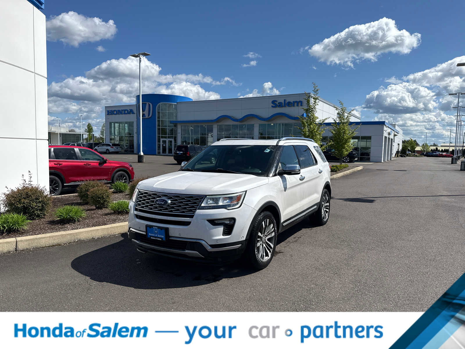Used 2018 Ford Explorer Platinum AWD/4WD image 1
