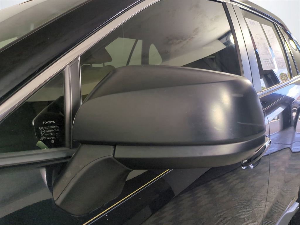 Used 2019 Toyota RAV4 LE image 12