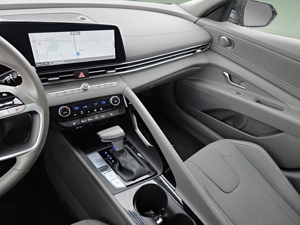 Certified 2024 Hyundai Elantra SEL w/ Convenience Package image 28
