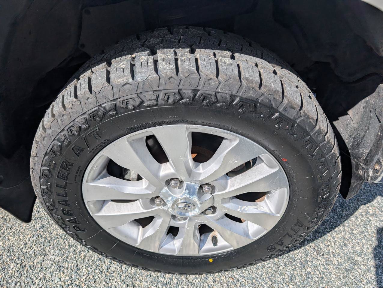 Used 2018 Toyota Tundra SR5 w/ SR5 Upgrade Package AWD/4WD image 4