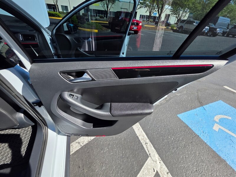 Used 2017 Volkswagen Jetta GLI FWD image 40