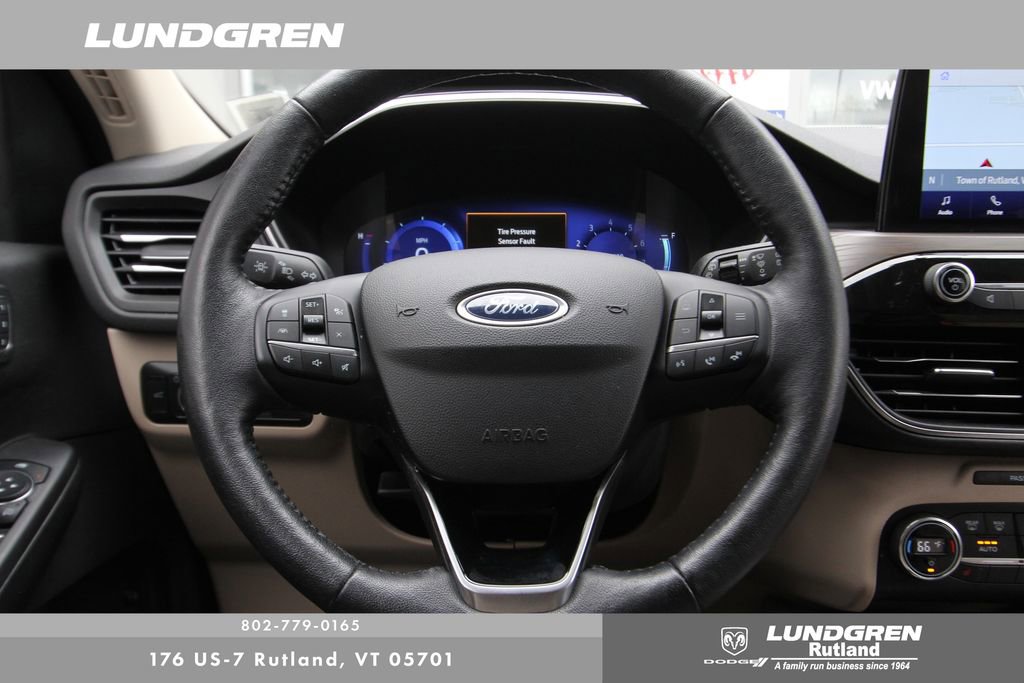 Used 2020 Ford Escape Titanium w/ Titanium Premium Package 2.0 image 5