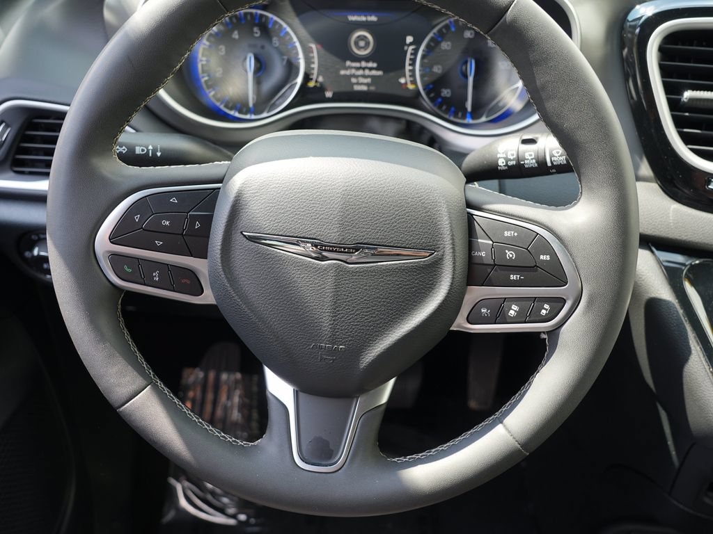 Used 2025 Chrysler Pacifica Select FWD image 22