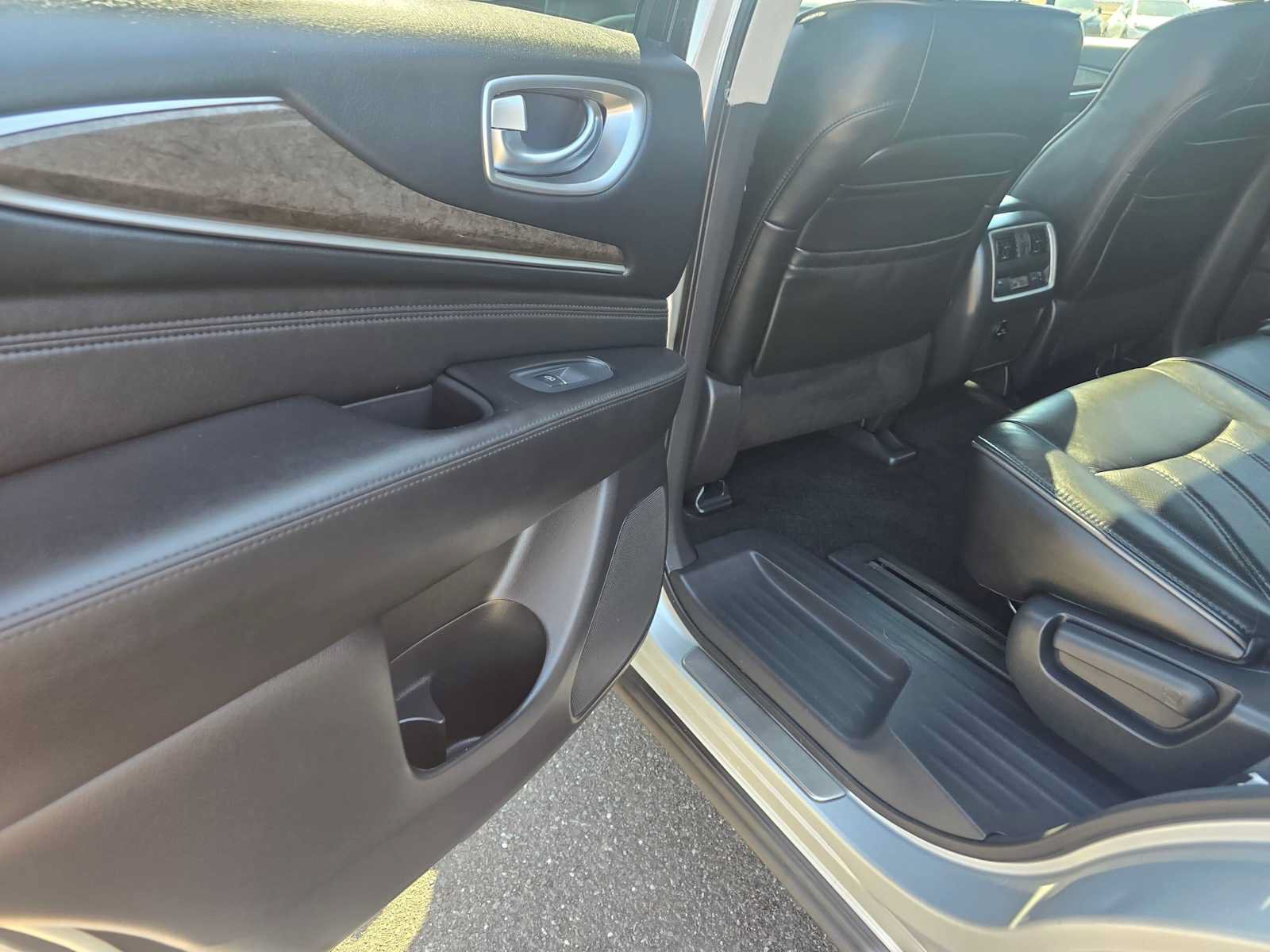 Used 2015 INFINITI QX60 Luxe w/ Premium Plus Package AWD/4WD image 17