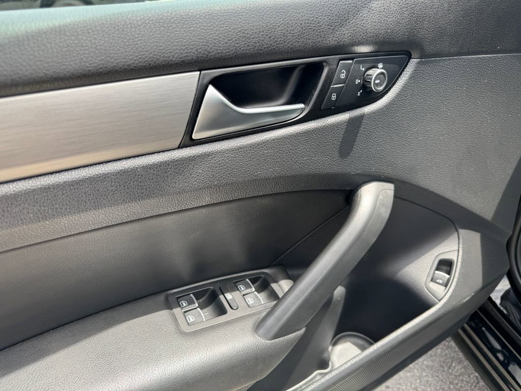 Used 2014 Volkswagen Passat 2.5 SE FWD image 11