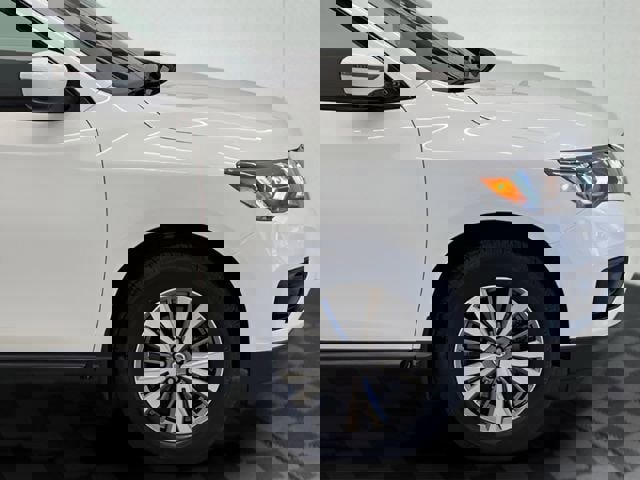 Used 2020 Nissan Pathfinder S image 10